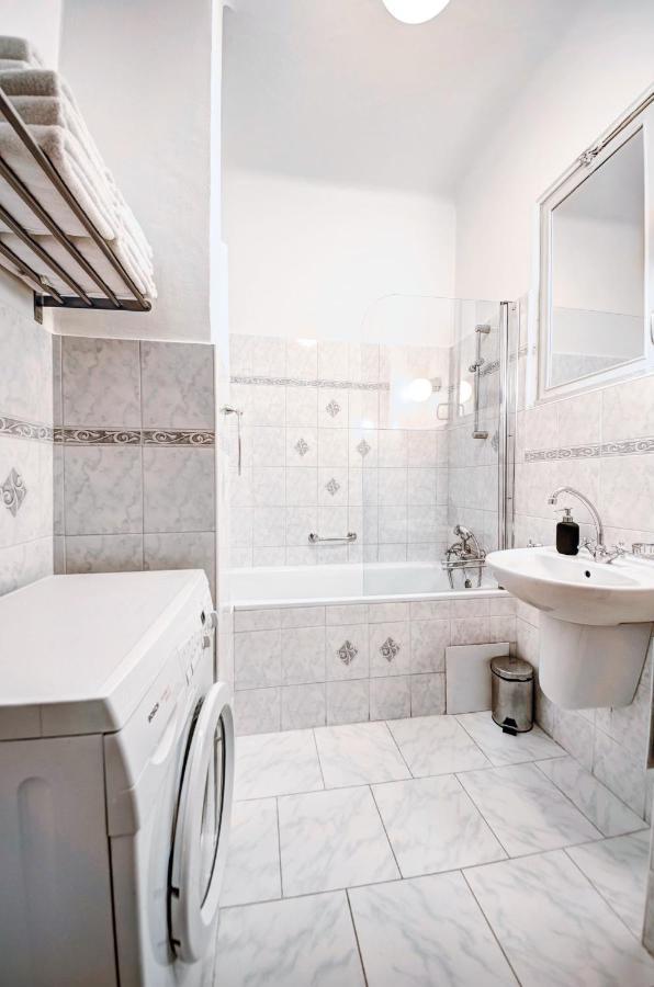 Turnkey I Vintage Terrace Apartment Praha Eksteriør bilde